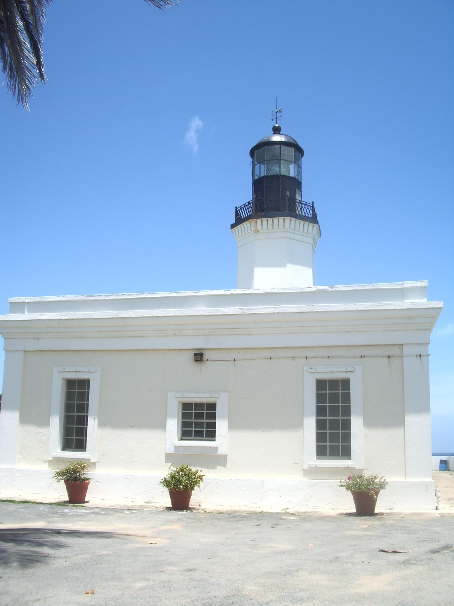 Faro Punta Tuna - Maunabo - 2004 00001
